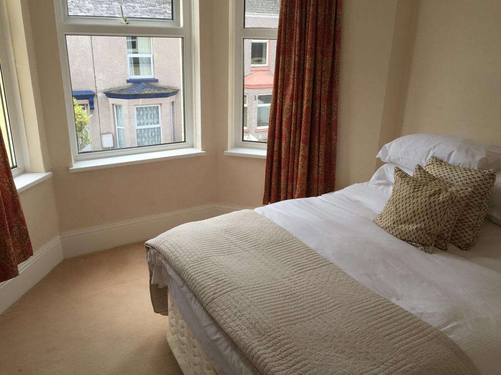 Cambridge House Bed & Breakfast Торпойнт Екстериор снимка